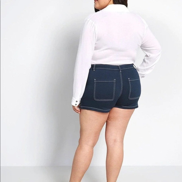 NWT ModCloth Navy Mid Rise Short Length Denim Shorts Plus Size 28 - Picture 4 of 4